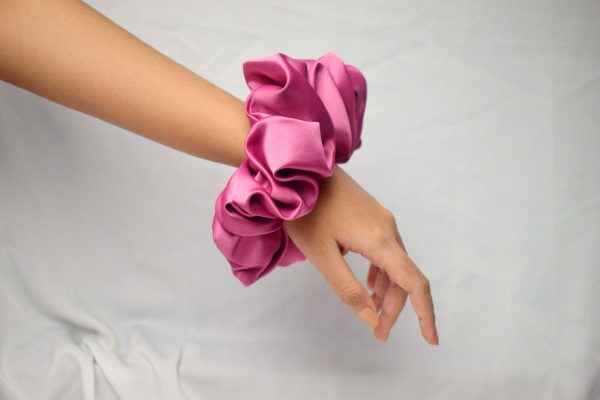 jual scrunchies ikat rambut scrunchie, scrunchi lucu, jual hiasan rambut, perhiasan rambut dan kepala lembut, bahan kain soft silk satin by Nathacraft Accessories