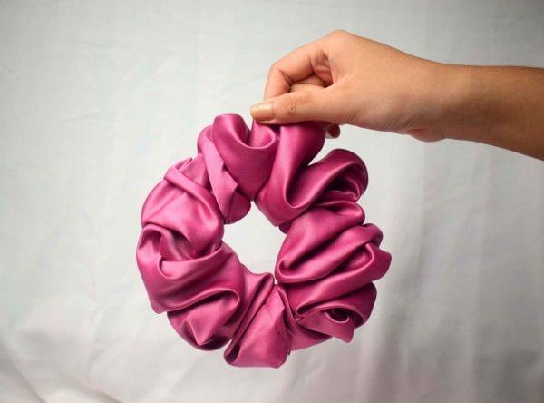 jual scrunchies ikat rambut scrunchie, scrunchi lucu, jual hiasan rambut, perhiasan rambut dan kepala lembut, bahan kain soft silk satin by Nathacraft Accessories