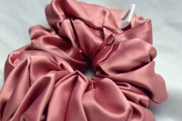 jual scrunchies ikat rambut scrunchie, scrunchi lucu, jual hiasan rambut, perhiasan rambut dan kepala lembut, bahan kain soft silk satin by Nathacraft Accessories