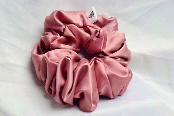 jual scrunchies ikat rambut scrunchie, scrunchi lucu, jual hiasan rambut, perhiasan rambut dan kepala lembut, bahan kain soft silk satin by Nathacraft Accessories