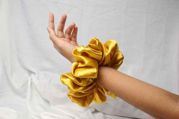 jual scrunchies ikat rambut scrunchie, scrunchi lucu, jual hiasan rambut, perhiasan rambut dan kepala lembut, bahan kain soft silk satin by Nathacraft Accessories