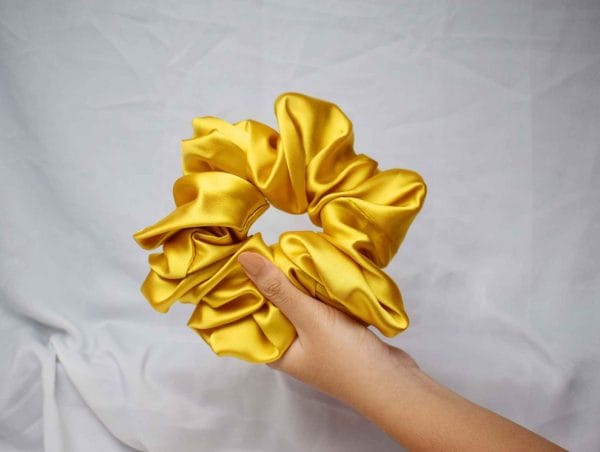 jual scrunchies ikat rambut scrunchie, scrunchi lucu, jual hiasan rambut, perhiasan rambut dan kepala lembut, bahan kain soft silk satin by Nathacraft Accessories