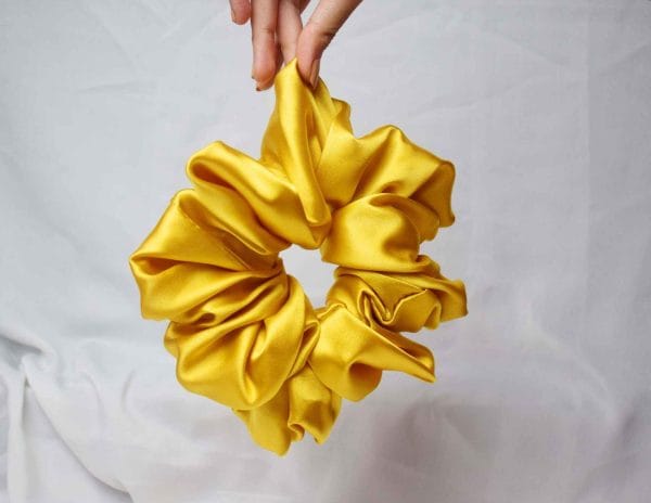 jual scrunchies ikat rambut scrunchie, scrunchi lucu, jual hiasan rambut, perhiasan rambut dan kepala lembut, bahan kain soft silk satin by Nathacraft Accessories