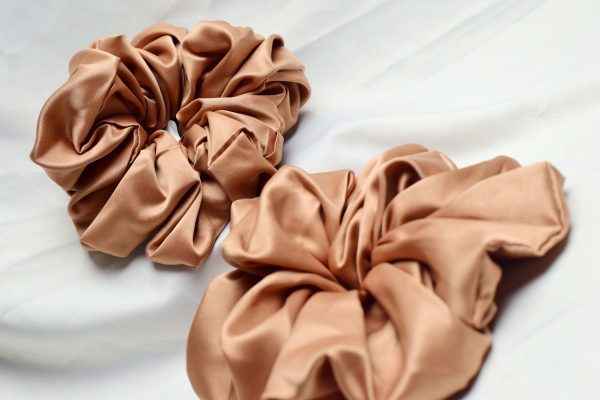 jual scrunchies ikat rambut scrunchie, scrunchi lucu, jual hiasan rambut, perhiasan rambut dan kepala lembut, bahan kain soft silk satin by Nathacraft Accessories