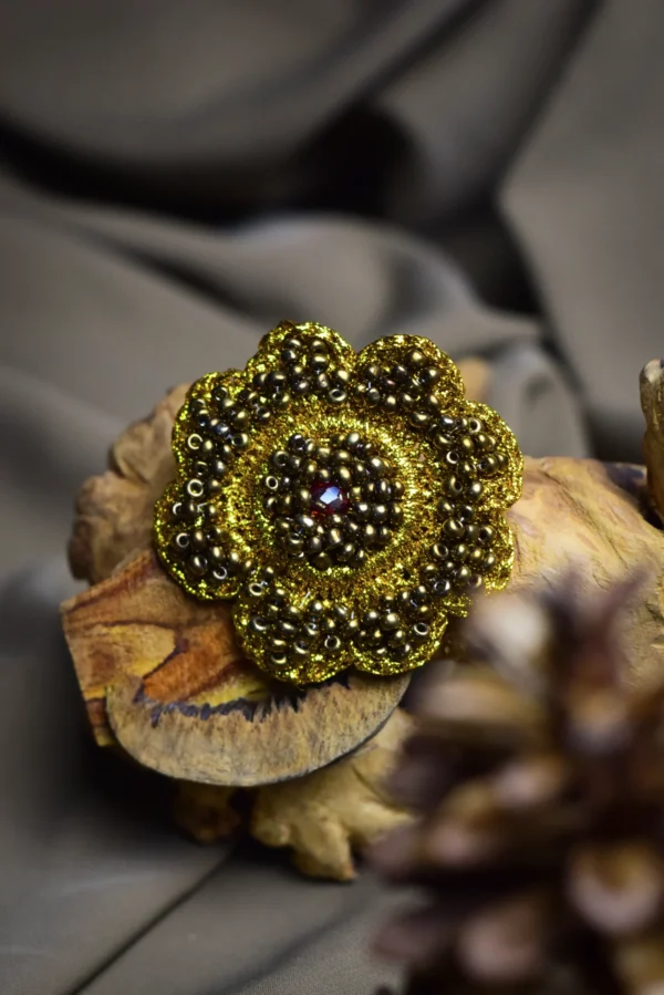 TAVIA BROOCH (RS - 6006)