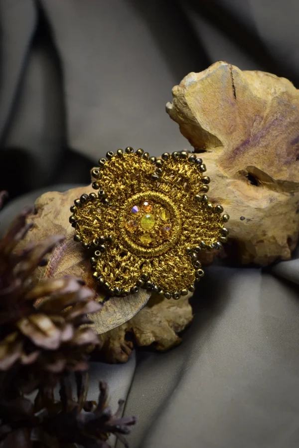 TAVIA BROOCH (RS - 6034) - Image 2